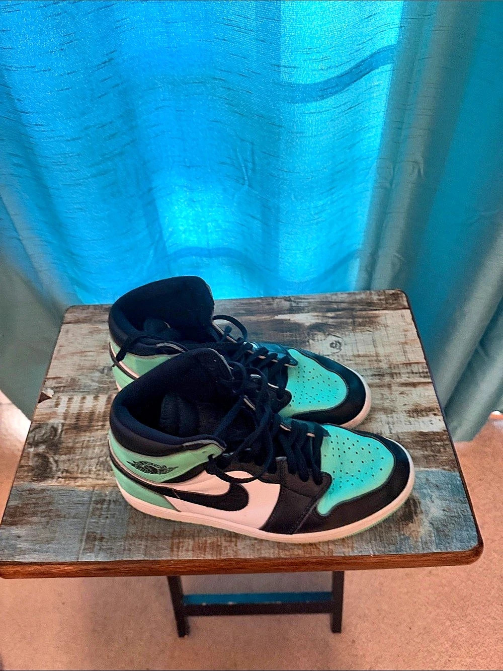Nike High Top Sneakers in Green & Black